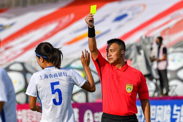 字母哥37分萨格斯32+9 雄鹿险胜魔术晋级四强