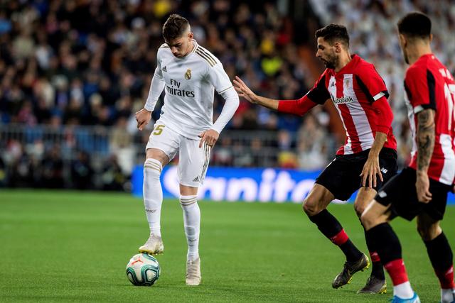 官宣：湖人双向合同签7尺中锋 新秀年场均3+3